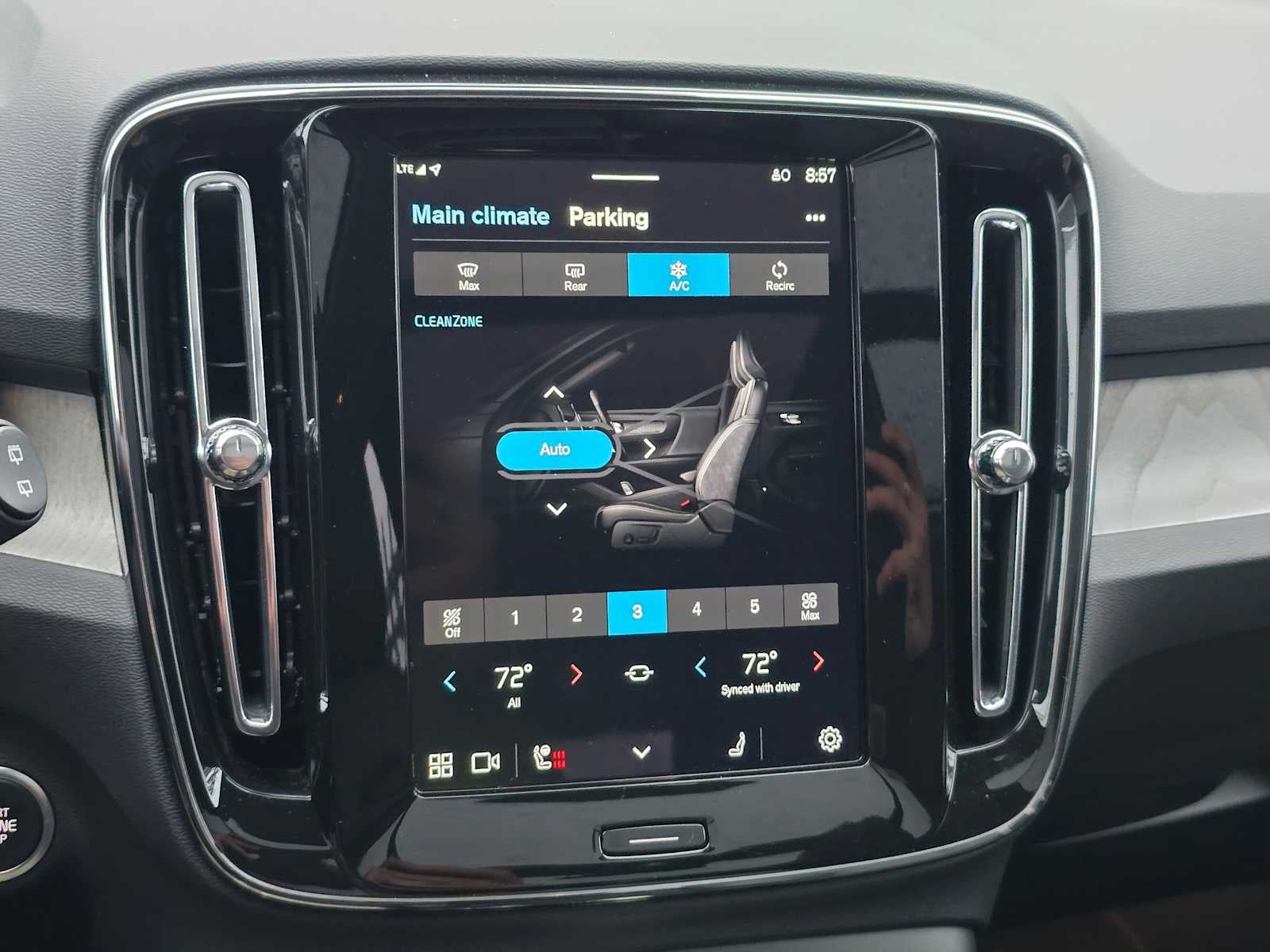 2025 Volvo XC40 Plus Bright Theme