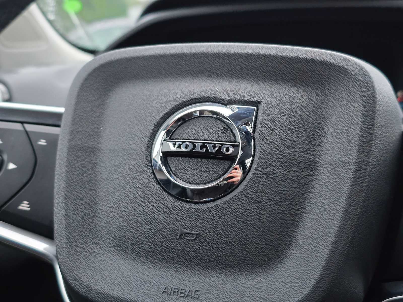 2025 Volvo XC40 Plus Bright Theme