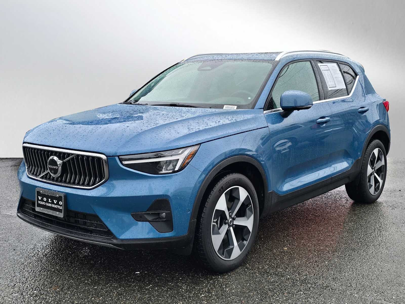 2025 Volvo XC40 Plus Bright Theme