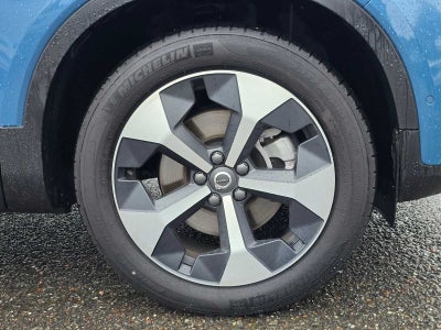 2025 Volvo XC40 Plus Bright Theme