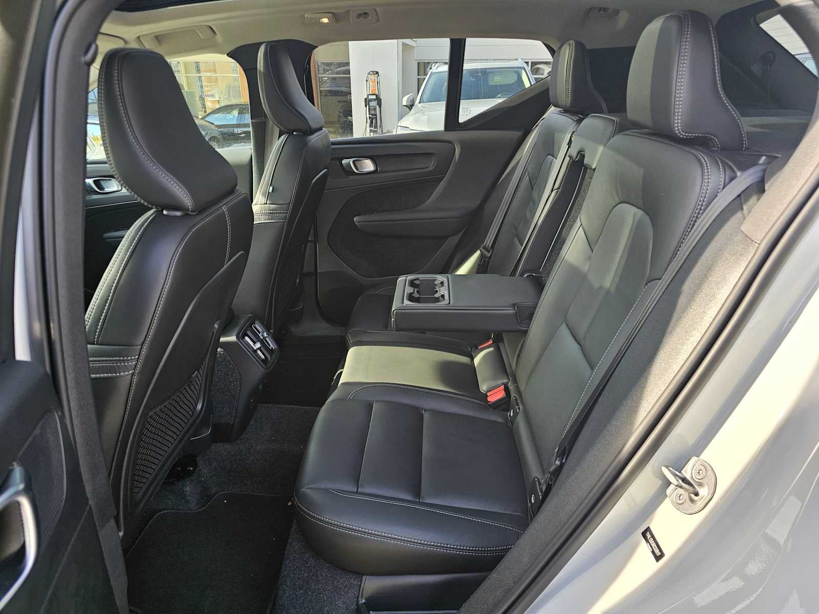 2024 Volvo XC40 Plus Bright Theme