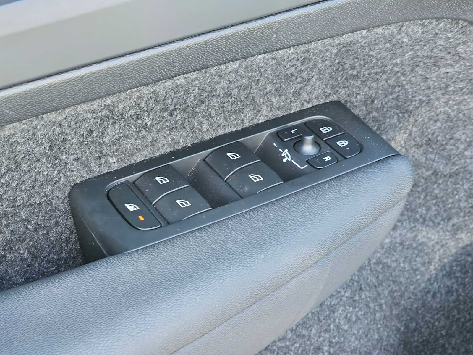 2024 Volvo XC40 Plus Bright Theme