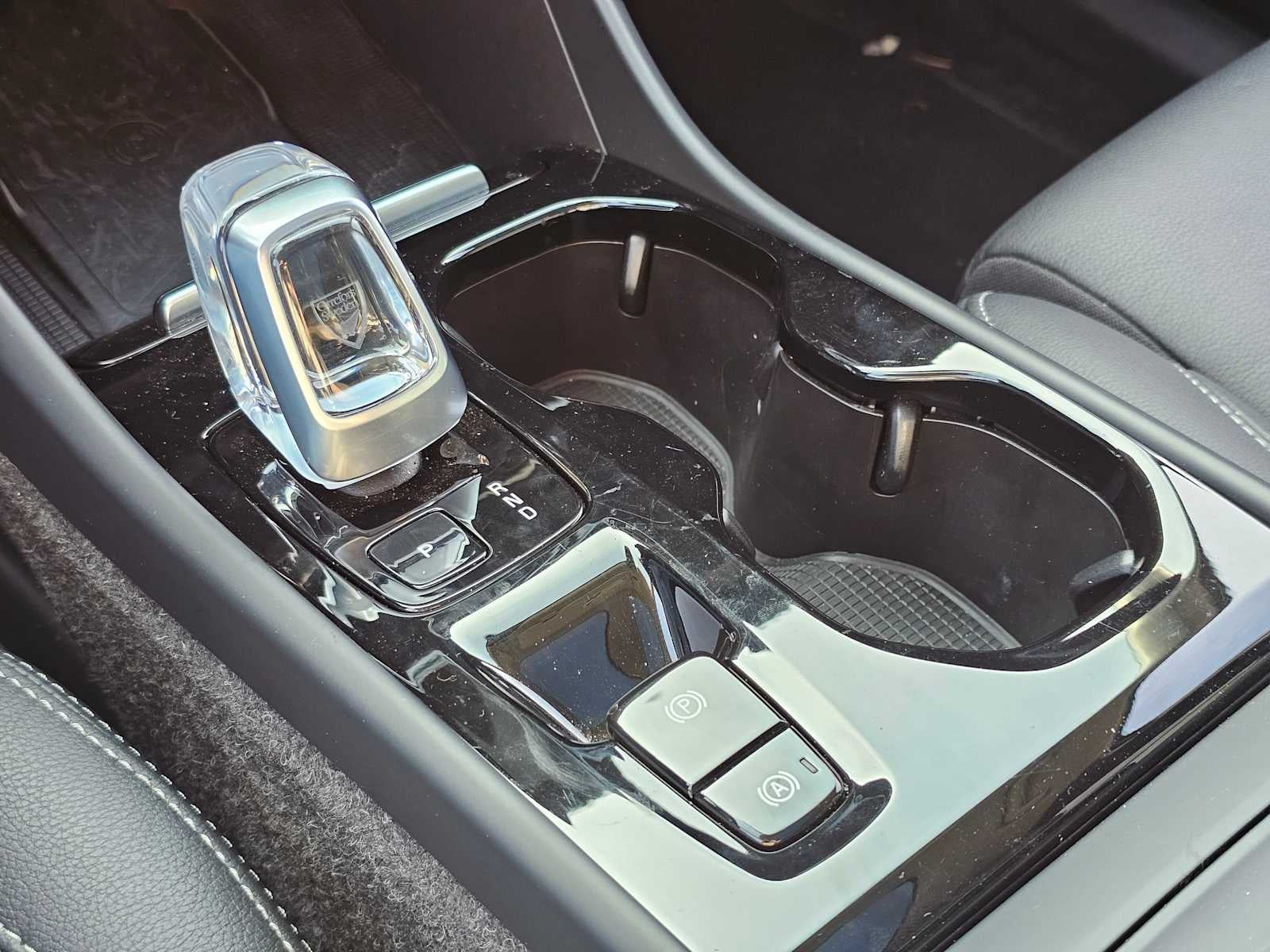 2024 Volvo XC40 Plus Bright Theme