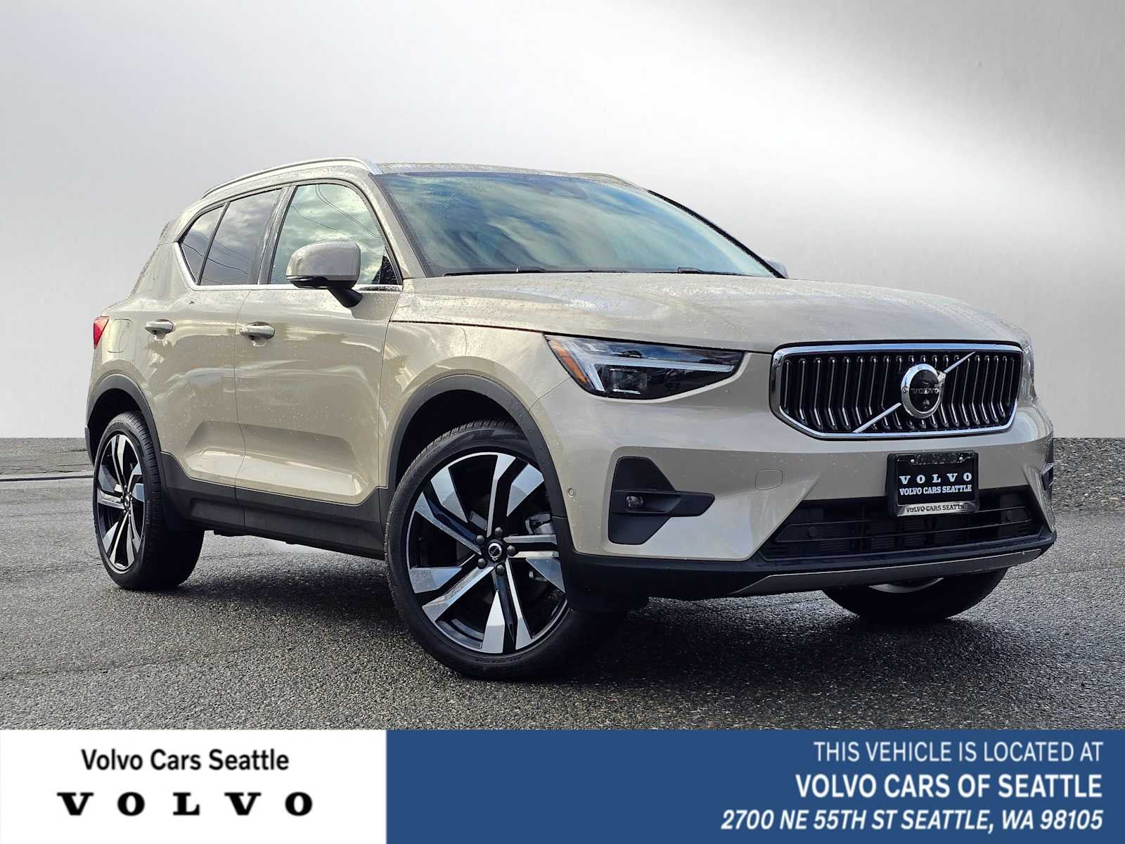 2025 Volvo XC40 Plus Bright Theme