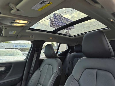 2025 Volvo XC40 Plus Bright Theme