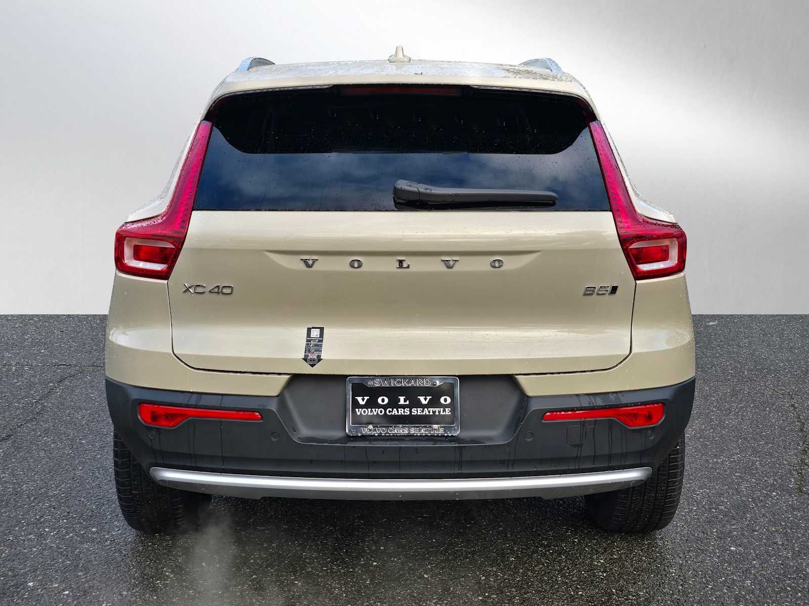 2025 Volvo XC40 Plus Bright Theme