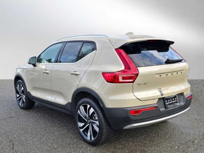 2025 Volvo XC40 Plus Bright Theme