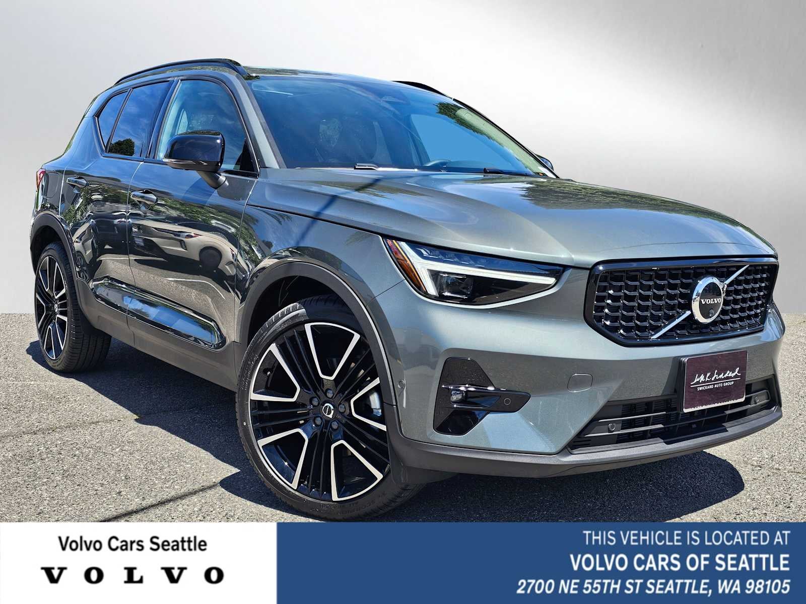 2024 Volvo XC40 Ultimate Bright Theme