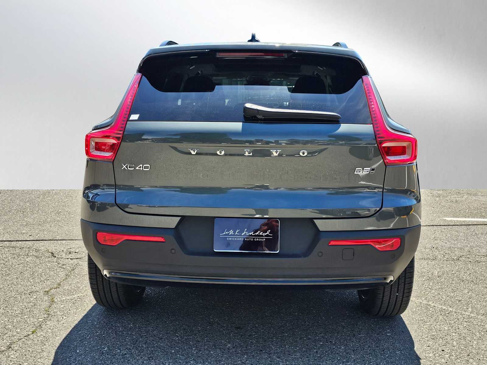 2024 Volvo XC40 Ultimate Bright Theme