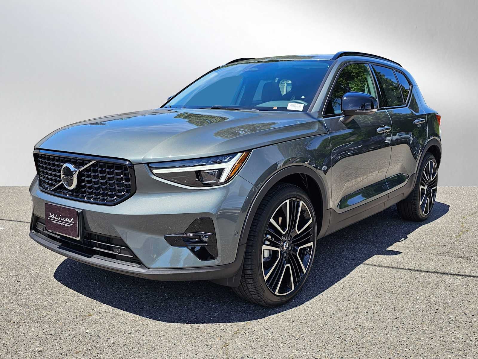 2024 Volvo XC40 Ultimate Bright Theme