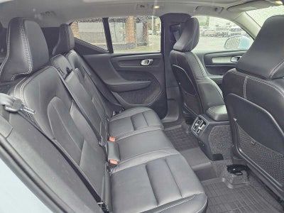 2025 Volvo XC40 Core Bright Theme