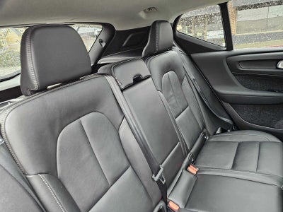 2025 Volvo XC40 Core Bright Theme