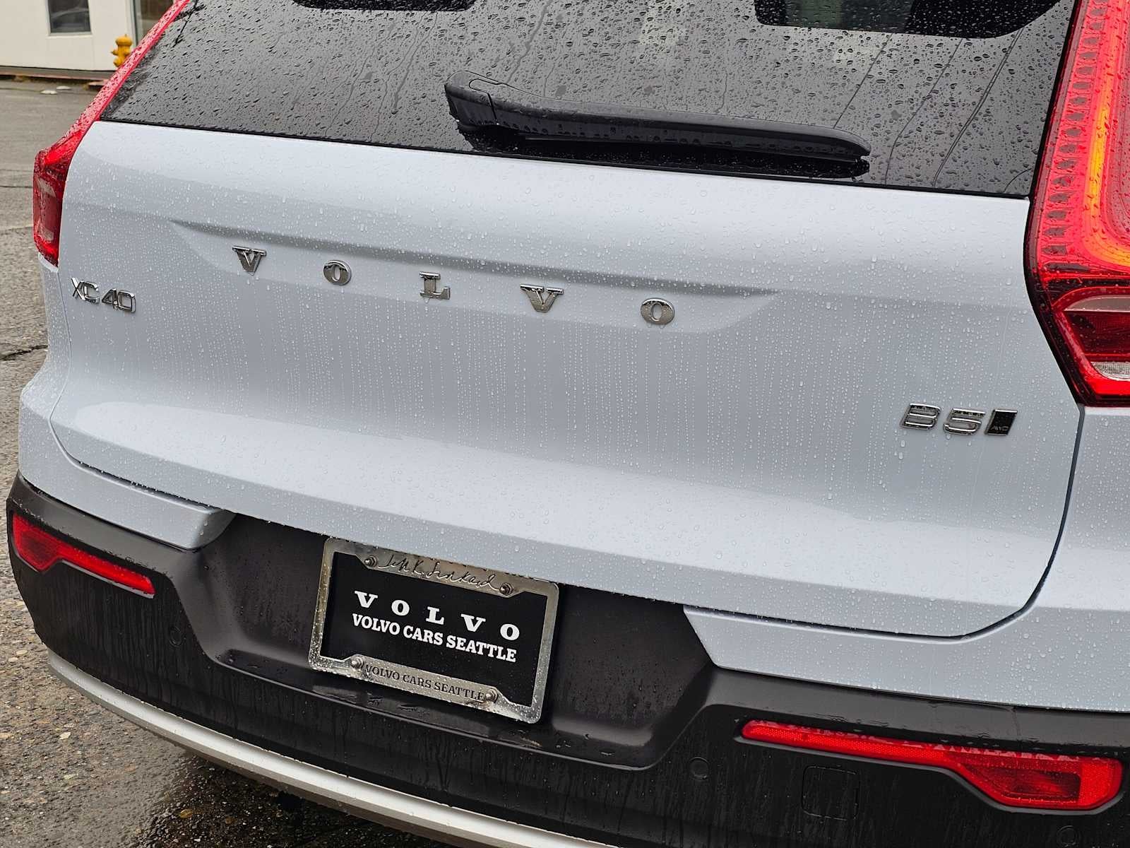 2025 Volvo XC40 Core Bright Theme