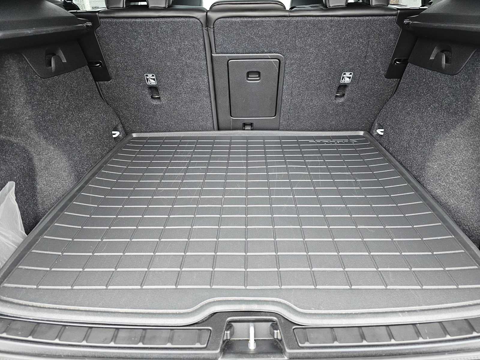 2025 Volvo XC40 Core Bright Theme