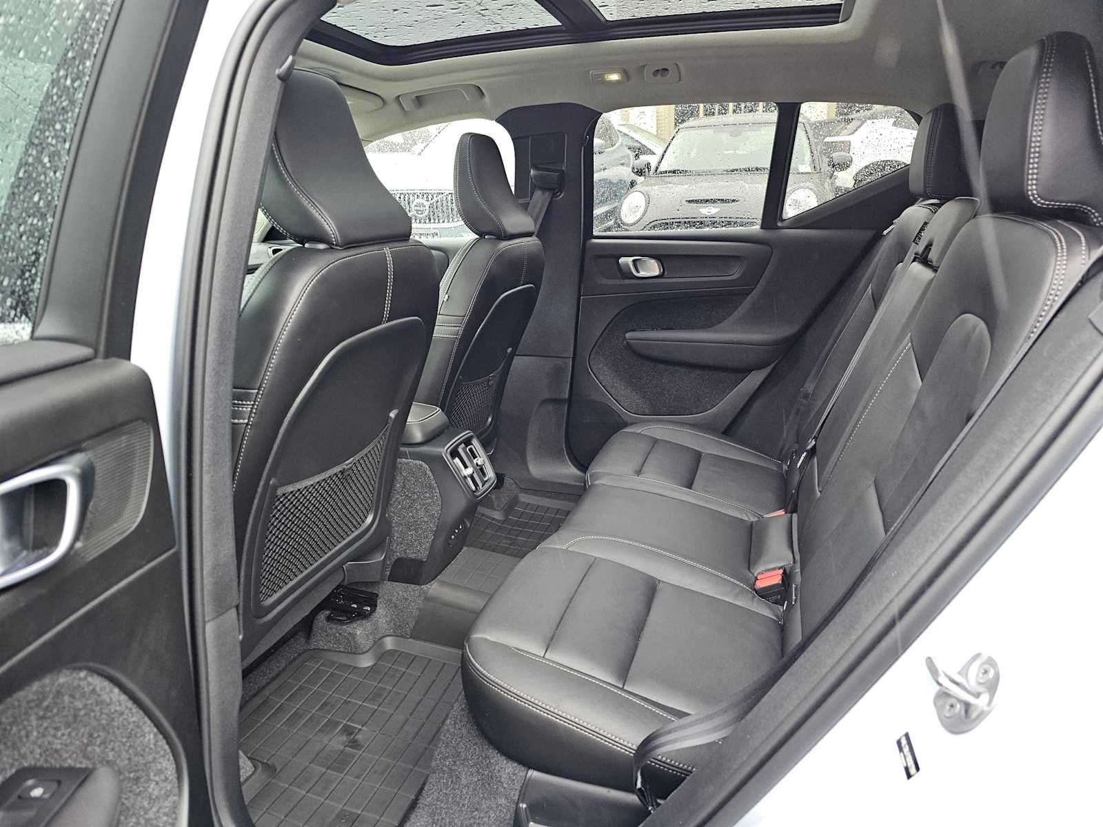 2025 Volvo XC40 Core Bright Theme