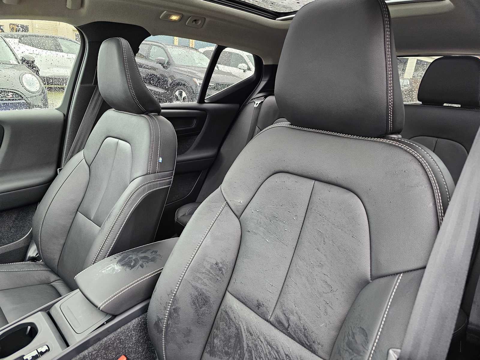 2025 Volvo XC40 Core Bright Theme