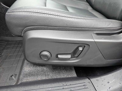 2025 Volvo XC40 Core Bright Theme