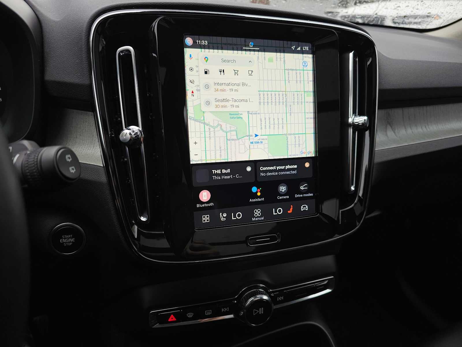 2025 Volvo XC40 Core Bright Theme