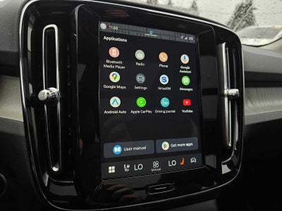 2025 Volvo XC40 Core Bright Theme