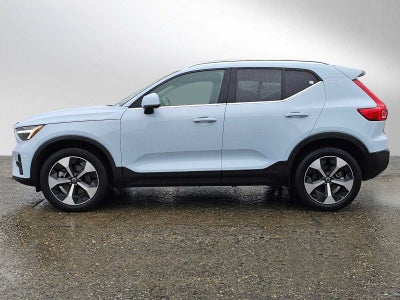 2025 Volvo XC40 Core Bright Theme