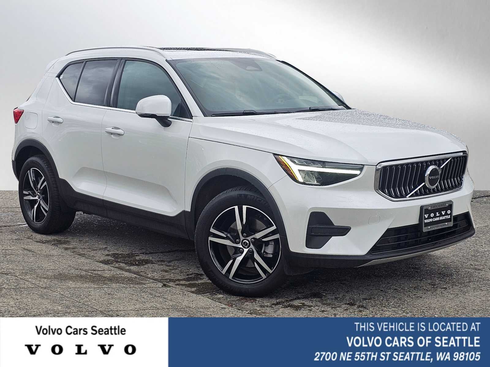 2025 Volvo XC40 Core Bright Theme