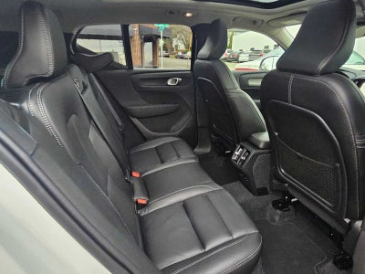 2025 Volvo XC40 Core Bright Theme