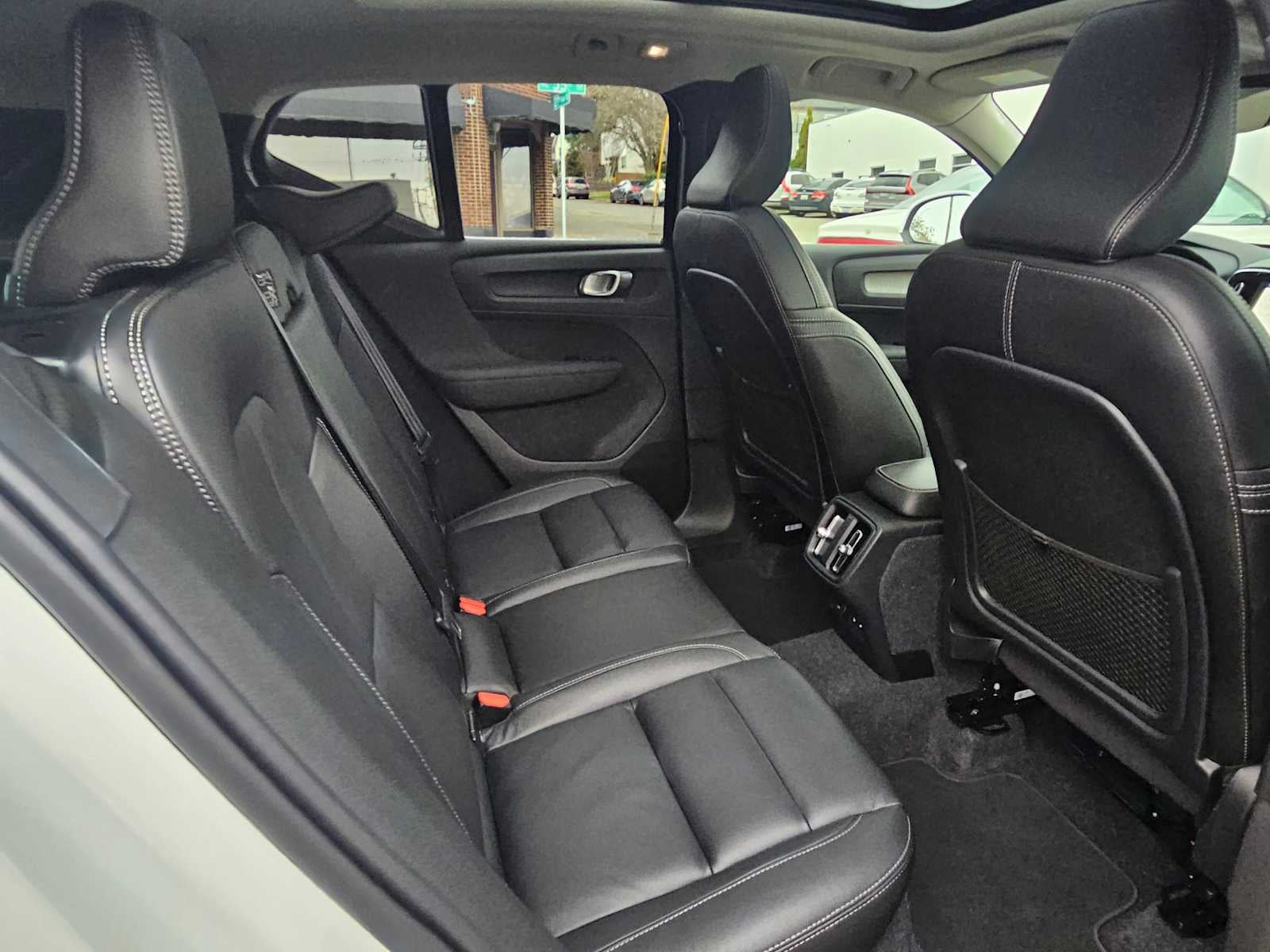 2025 Volvo XC40 Core Bright Theme