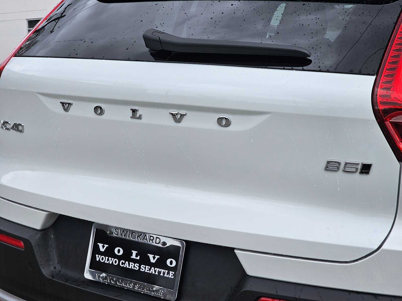 2025 Volvo XC40 Core Bright Theme