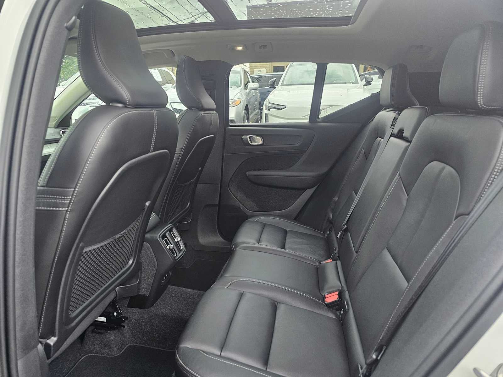 2025 Volvo XC40 Core Bright Theme