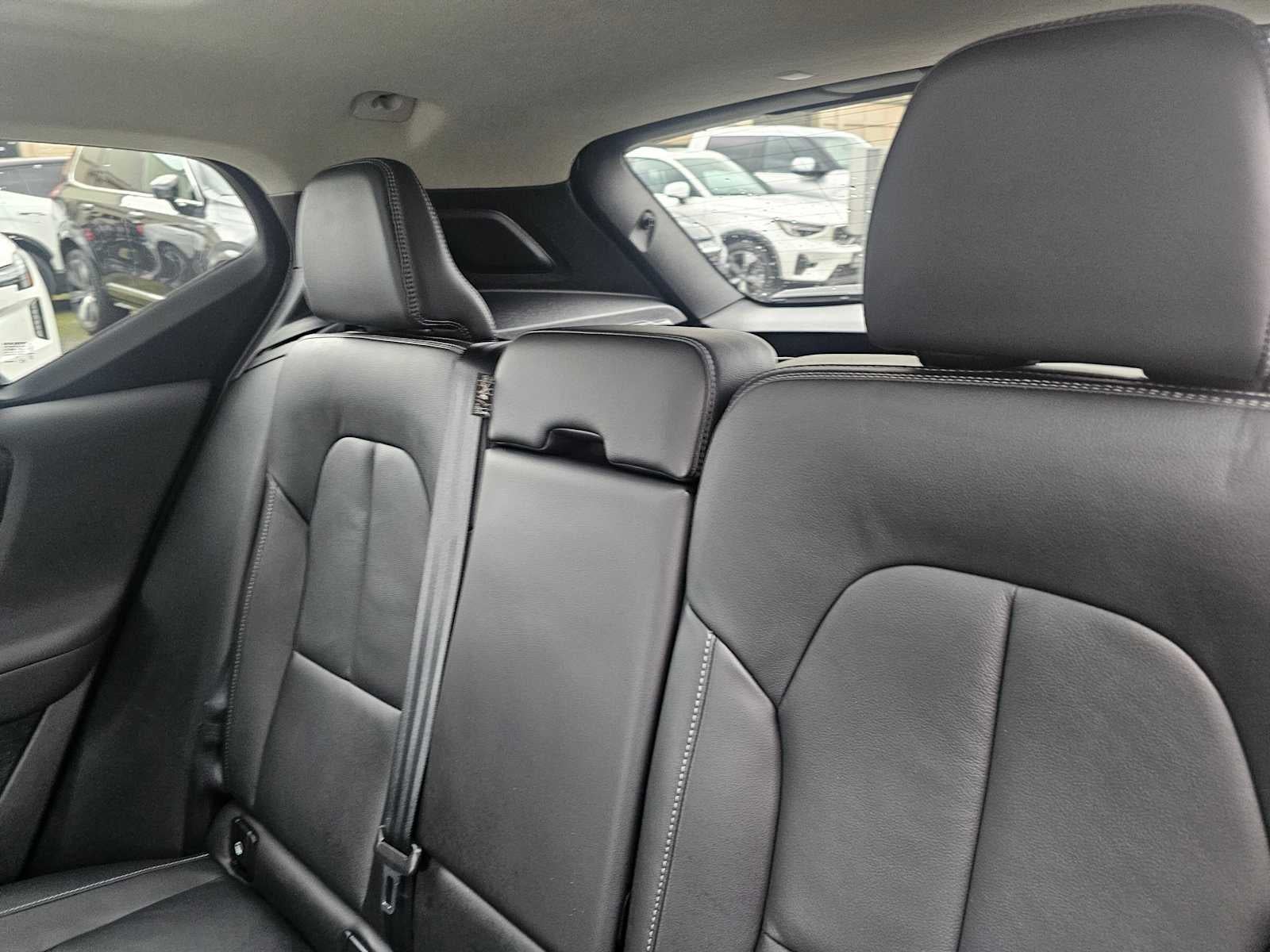 2025 Volvo XC40 Core Bright Theme