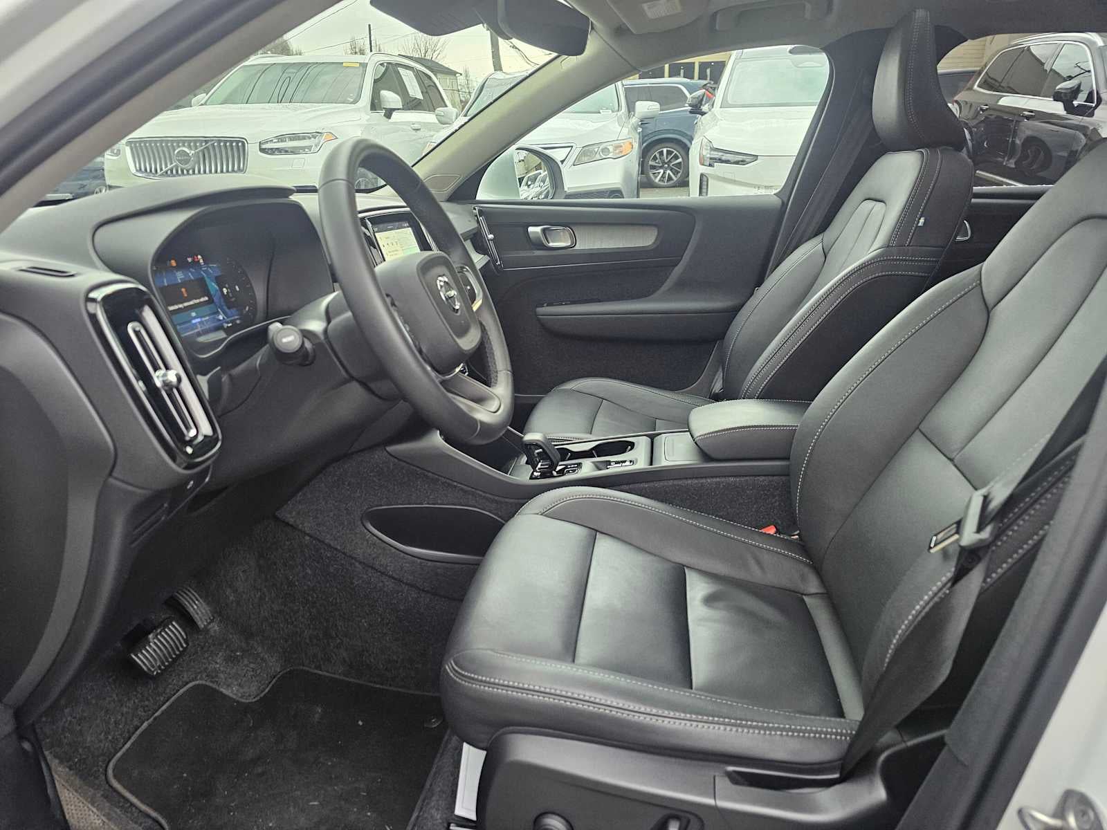 2025 Volvo XC40 Core Bright Theme