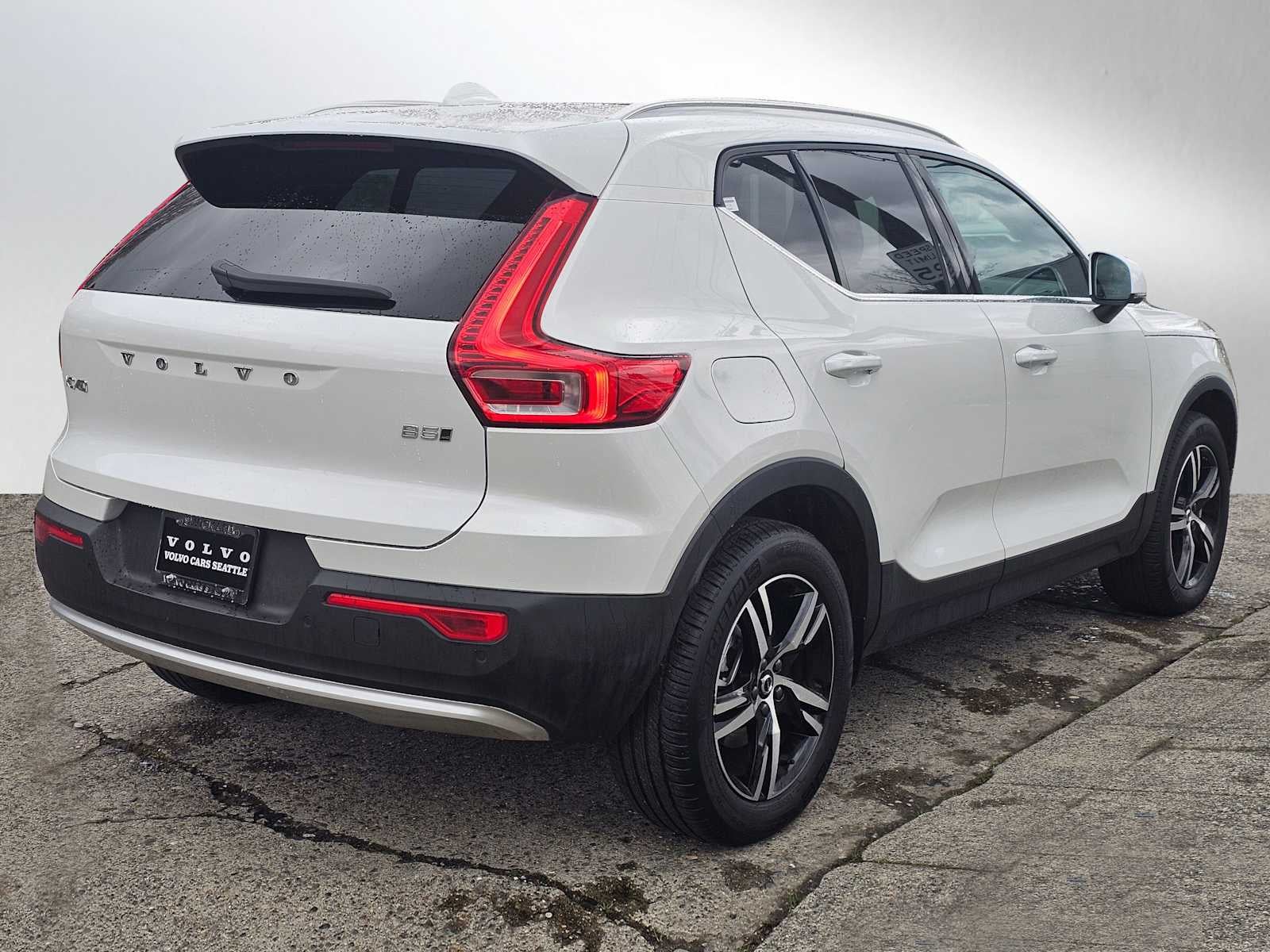 2025 Volvo XC40 Core Bright Theme