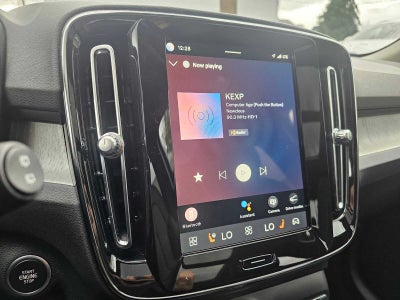 2025 Volvo XC40 Core Bright Theme