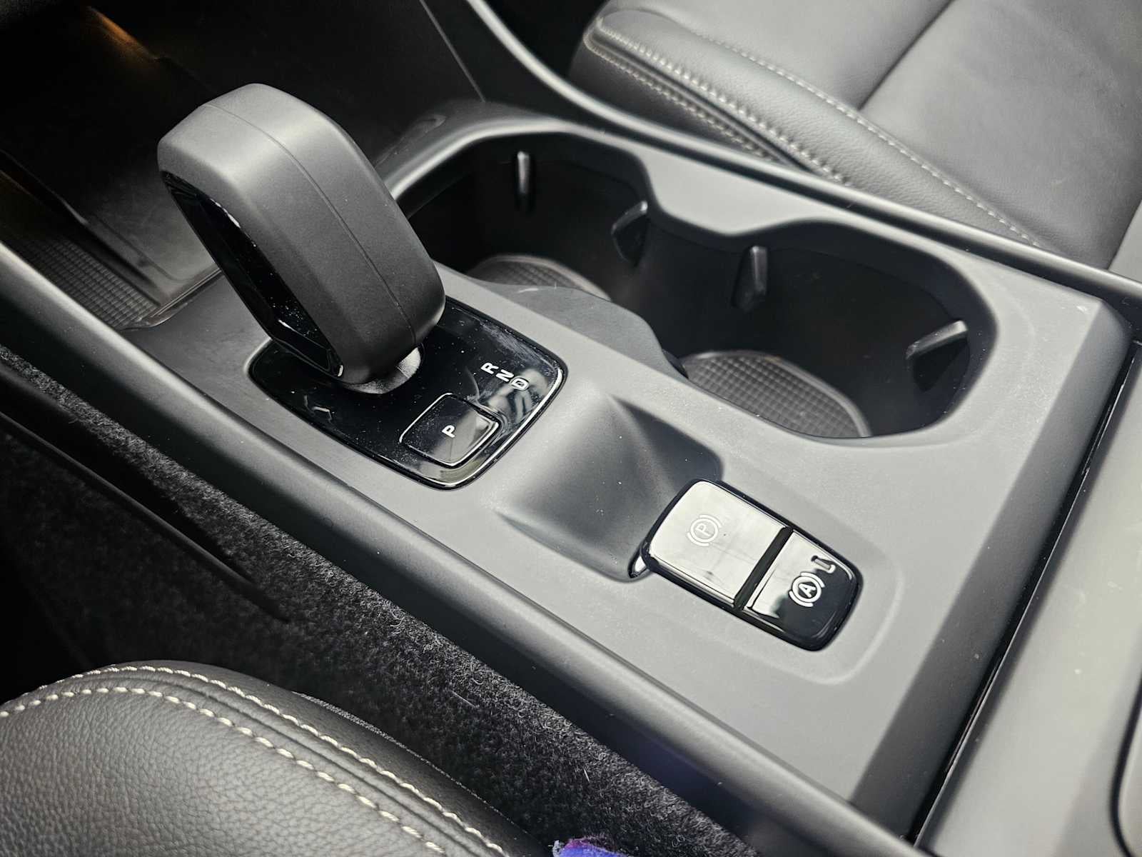 2025 Volvo XC40 Core Bright Theme