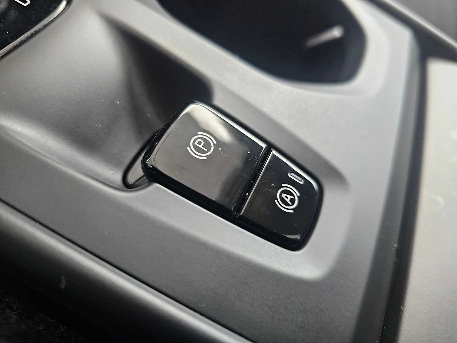 2025 Volvo XC40 Core Bright Theme