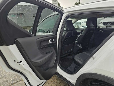 2025 Volvo XC40 Core Bright Theme