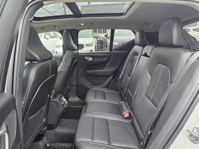 2025 Volvo XC40 Core Bright Theme