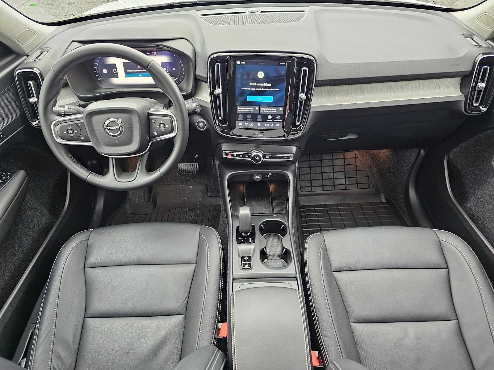 2025 Volvo XC40 Core Bright Theme