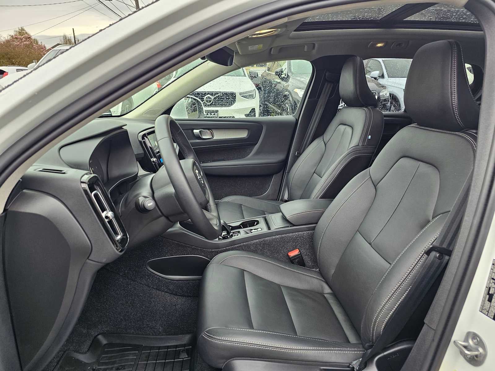 2025 Volvo XC40 Core Bright Theme