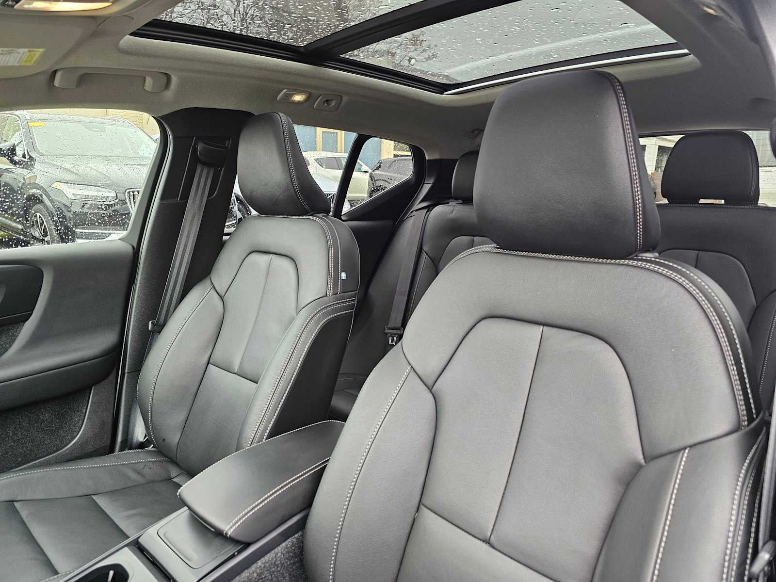 2025 Volvo XC40 Core Bright Theme