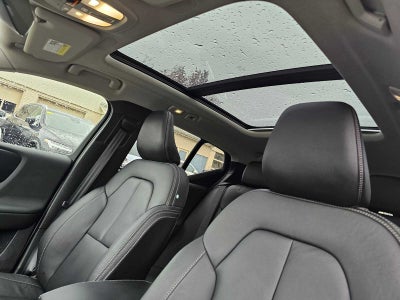 2025 Volvo XC40 Core Bright Theme