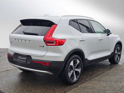 2025 Volvo XC40 Core Bright Theme
