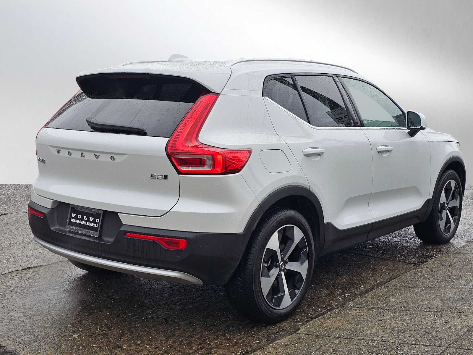 2025 Volvo XC40 Core Bright Theme