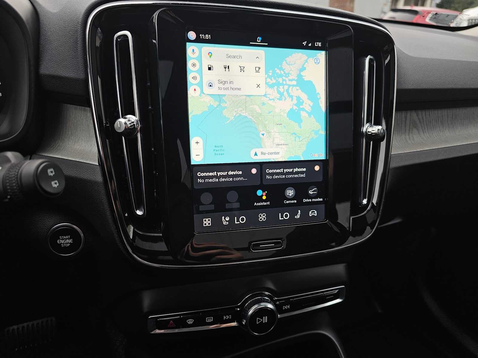 2025 Volvo XC40 Core Bright Theme