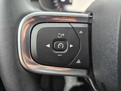 2025 Volvo XC40 Core Bright Theme