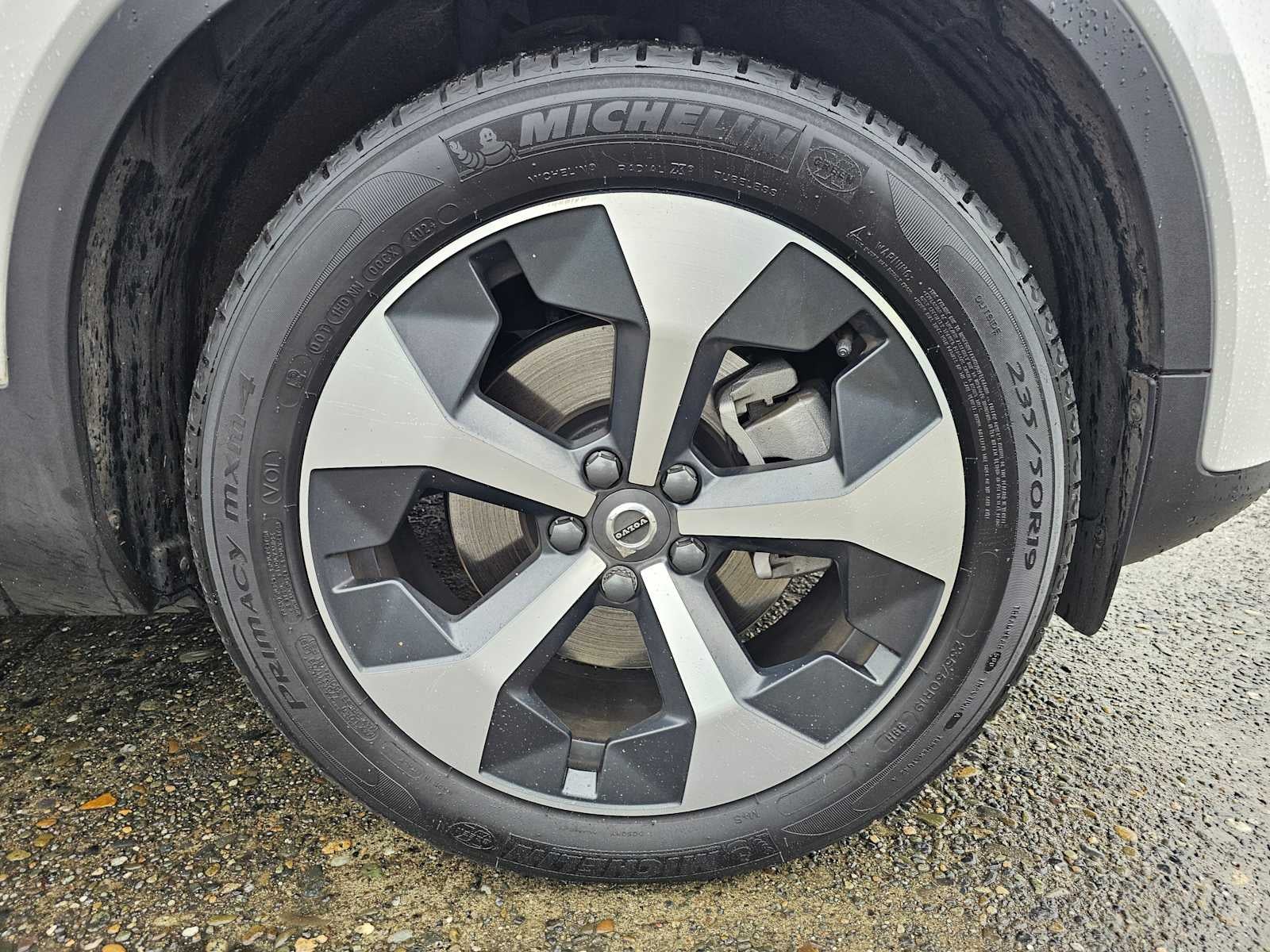 2025 Volvo XC40 Core Bright Theme