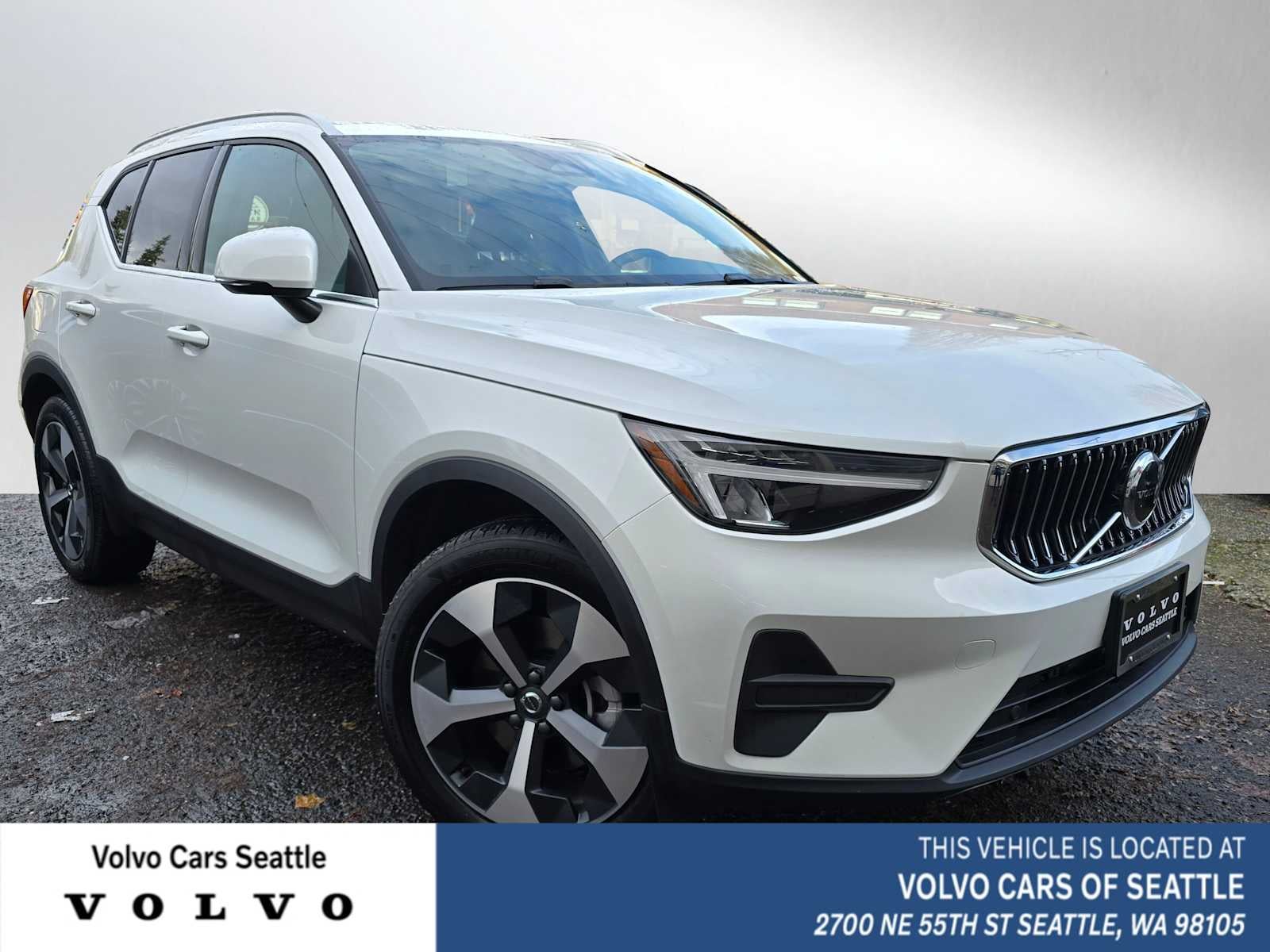 2025 Volvo XC40 Core Bright Theme