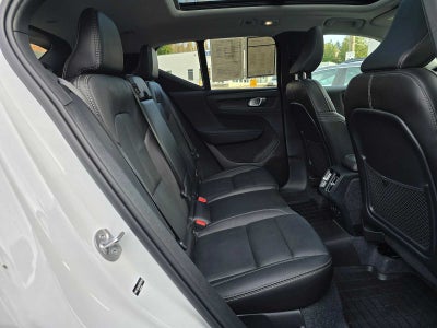 2025 Volvo XC40 Core Bright Theme