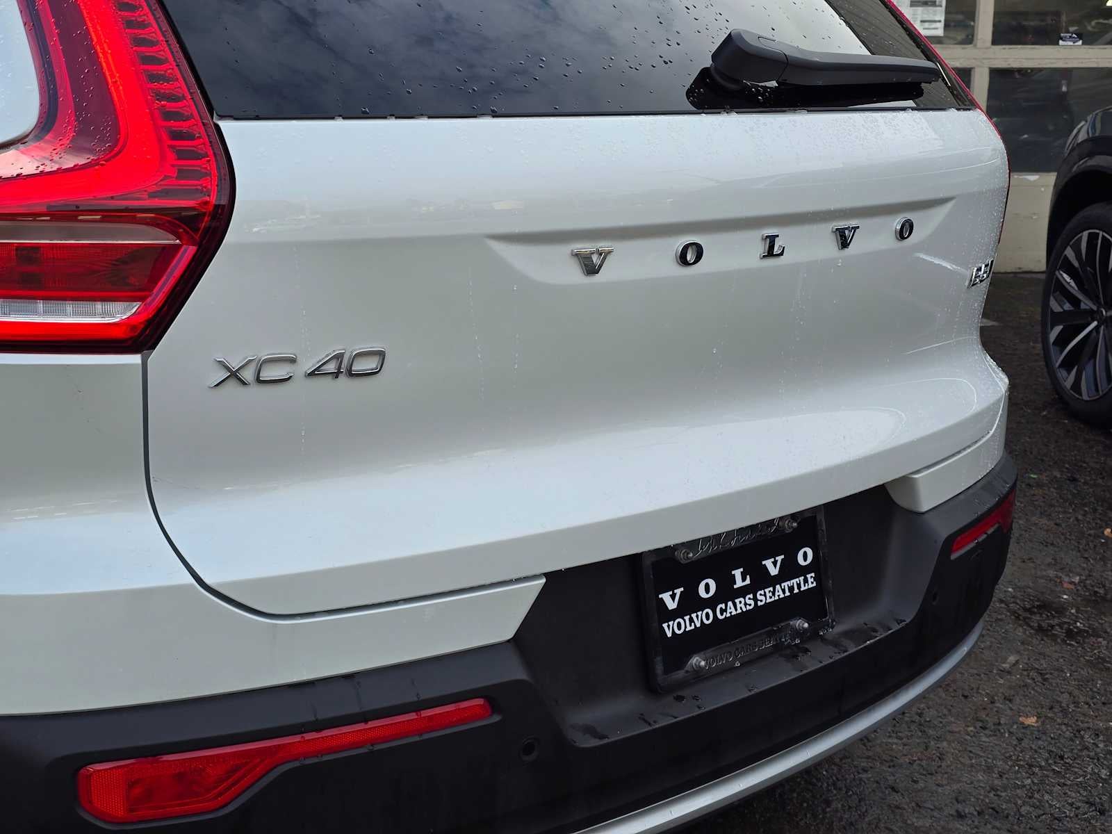 2025 Volvo XC40 Core Bright Theme