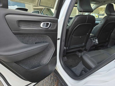 2025 Volvo XC40 Core Bright Theme